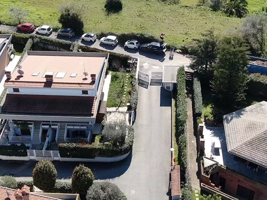 Immagine 28 di Casa bifamiliare in vendita  a Roma