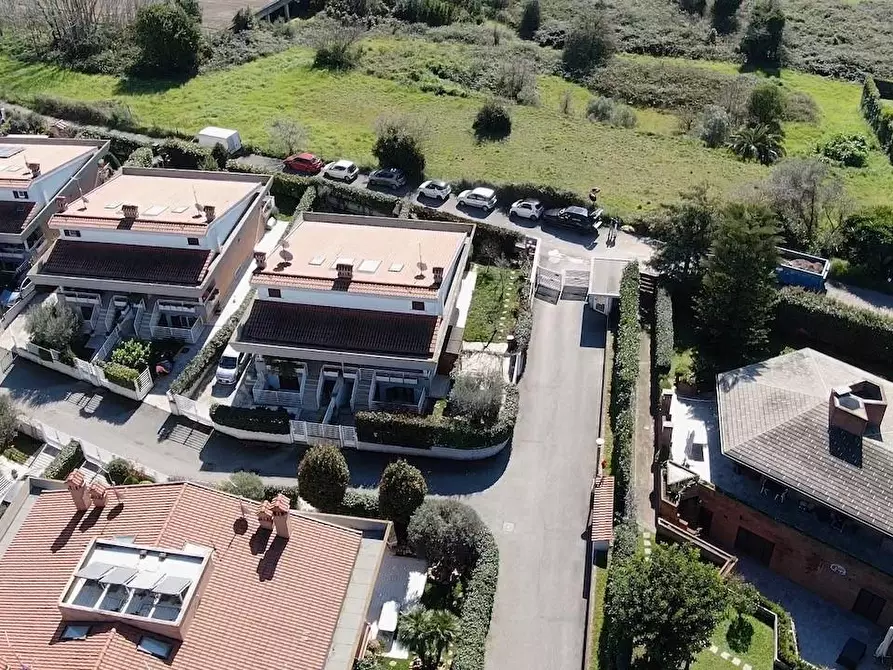 Immagine 29 di Casa bifamiliare in vendita  a Roma