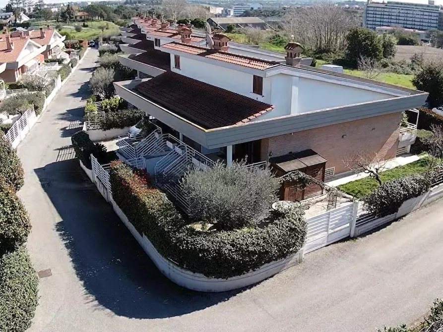 Immagine 34 di Casa bifamiliare in vendita  a Roma