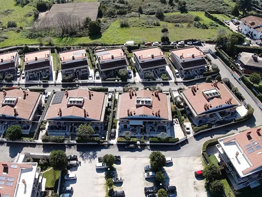 Immagine 31 di Casa bifamiliare in vendita  a Roma