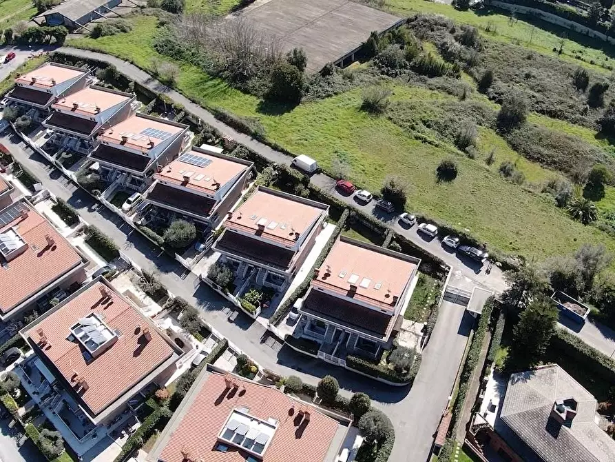 Immagine 30 di Casa bifamiliare in vendita  a Roma