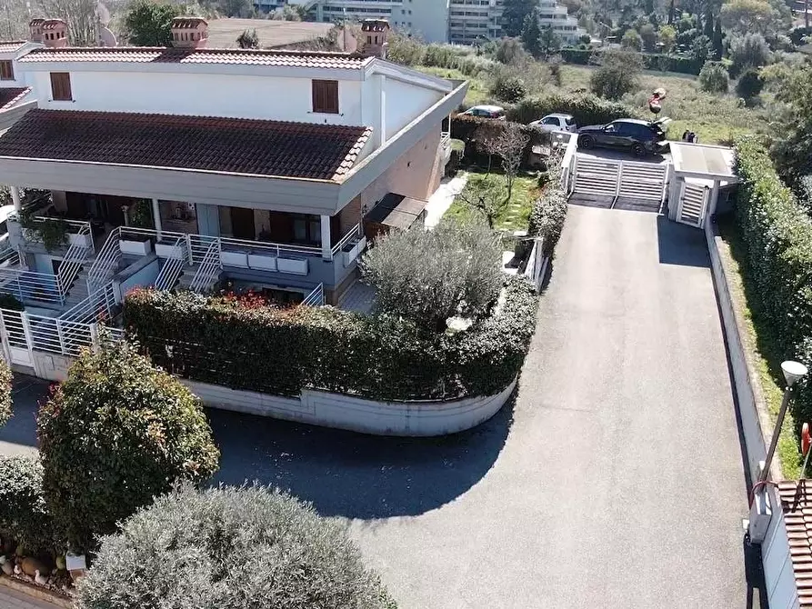 Immagine 32 di Casa bifamiliare in vendita  a Roma