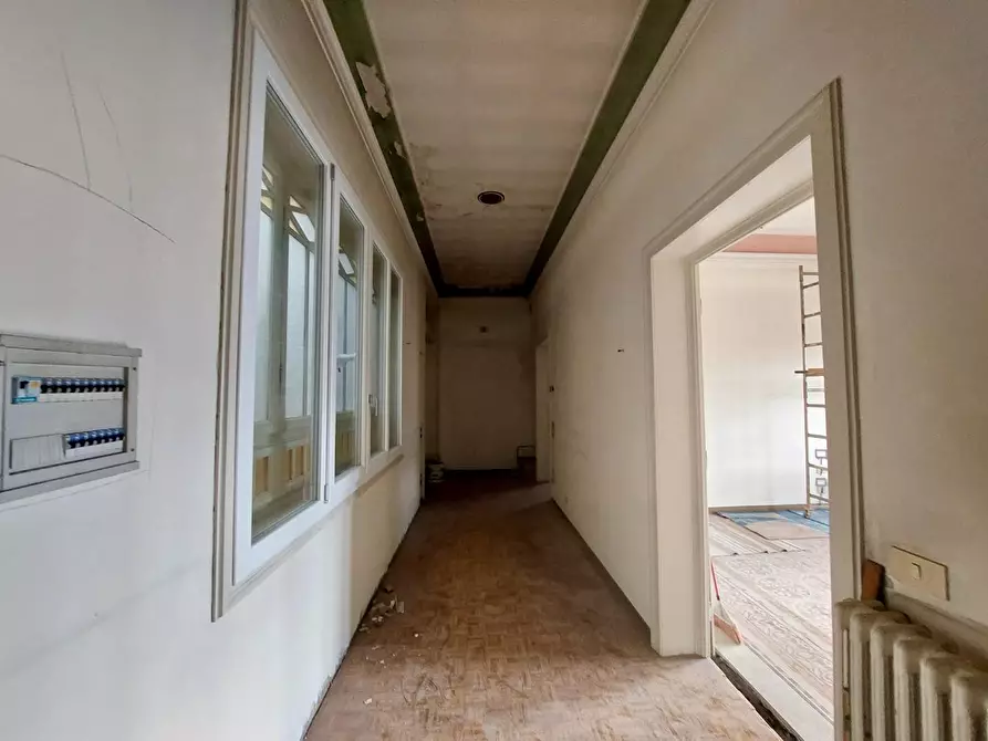 Immagine 19 di Appartamento in vendita  a Lucca