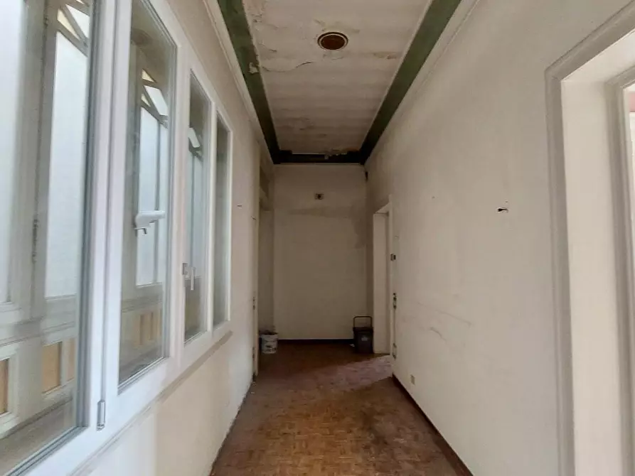 Immagine 25 di Appartamento in vendita  a Lucca