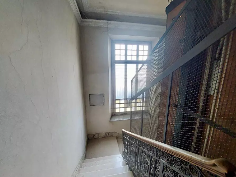 Immagine 4 di Appartamento in vendita  a Lucca