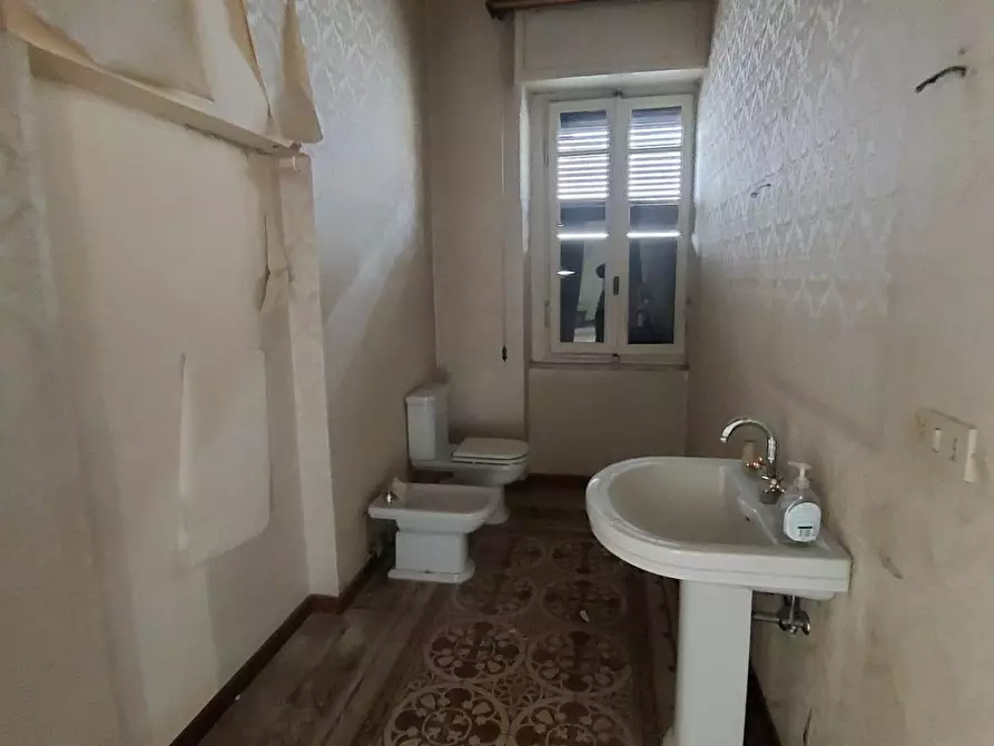 Immagine 17 di Appartamento in vendita  a Lucca