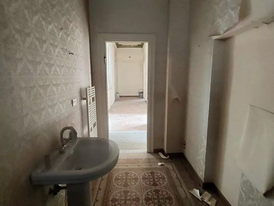 Immagine 18 di Appartamento in vendita  a Lucca