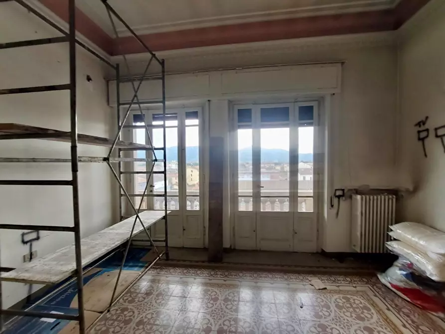 Immagine 12 di Appartamento in vendita  a Lucca