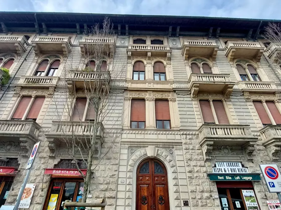 Immagine 2 di Appartamento in vendita  a Lucca