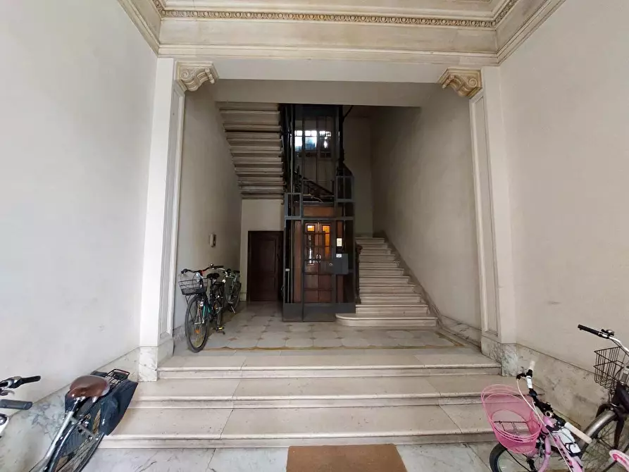 Immagine 3 di Appartamento in vendita  a Lucca