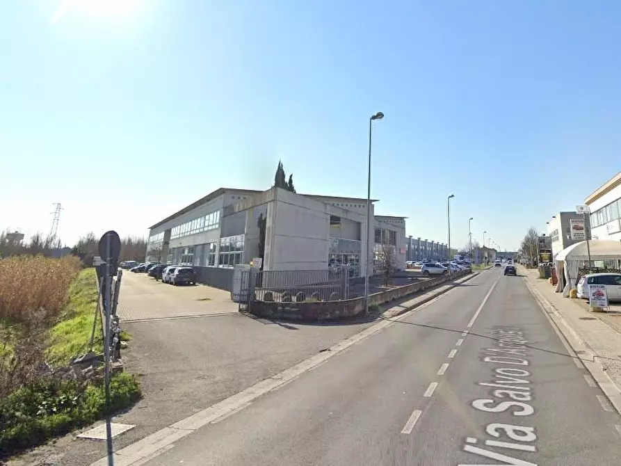 Immagine 2 di Laboratorio in vendita  a Pontedera