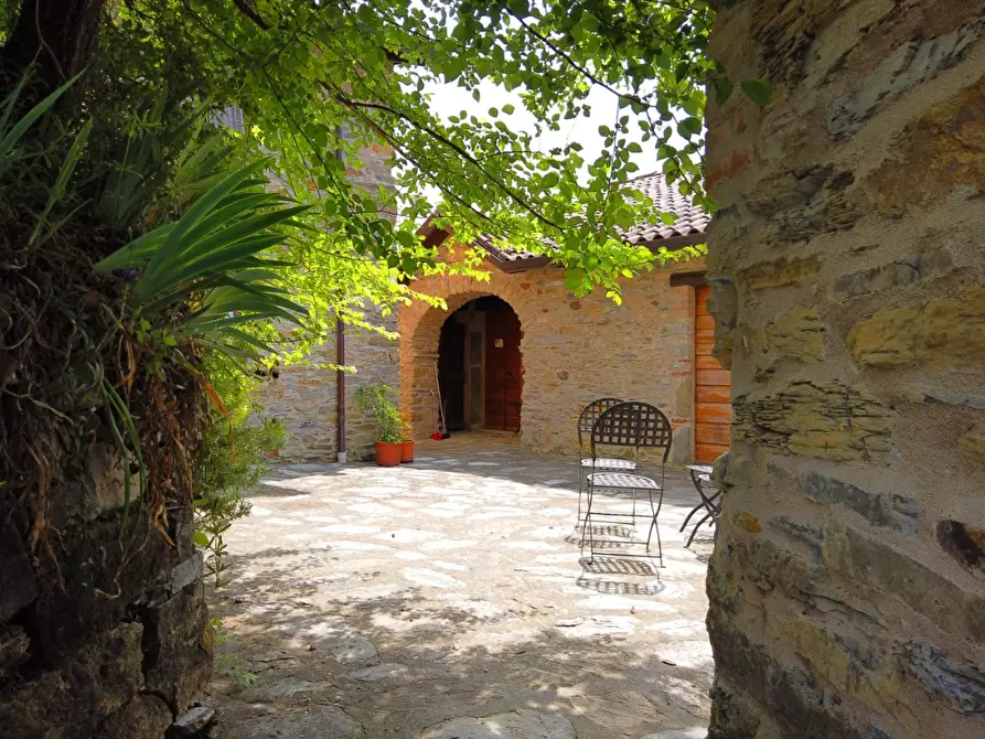 Immagine 15 di Casa colonica in vendita  a Fivizzano