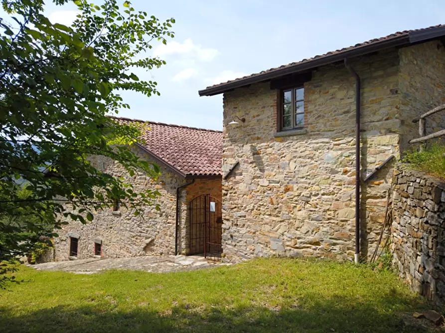 Immagine 9 di Casa colonica in vendita  a Fivizzano