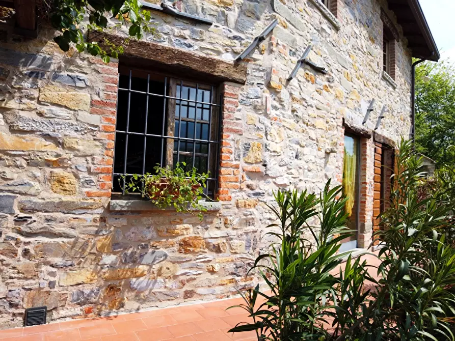 Immagine 4 di Casa colonica in vendita  a Fivizzano