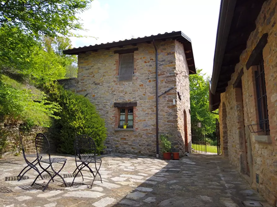 Immagine 18 di Casa colonica in vendita  a Fivizzano