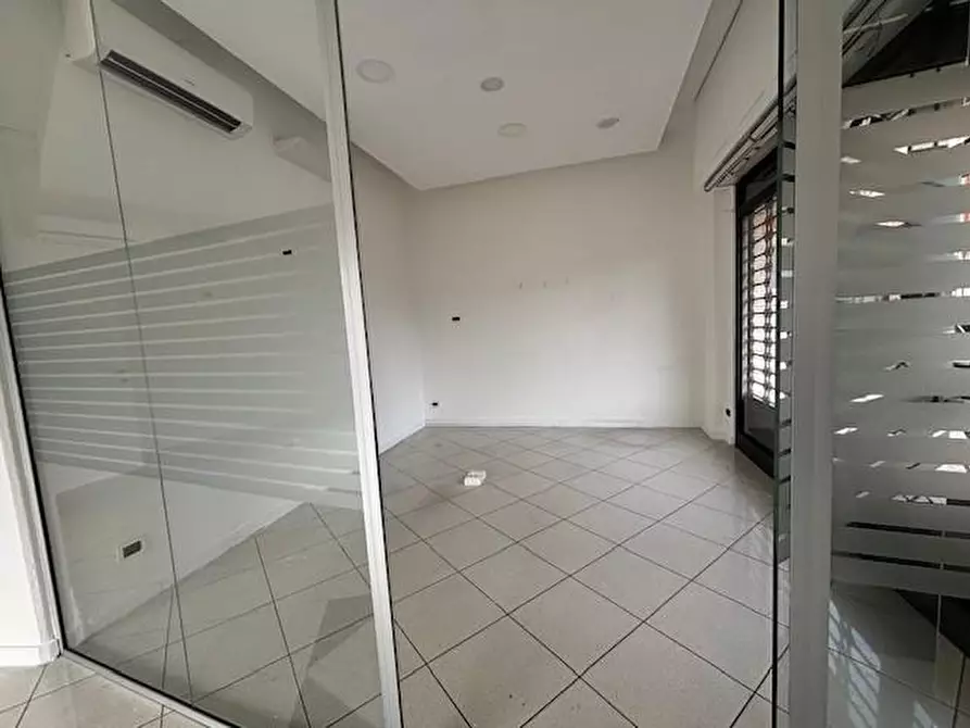 Immagine 4 di Locale commerciale in affitto  a Pisa