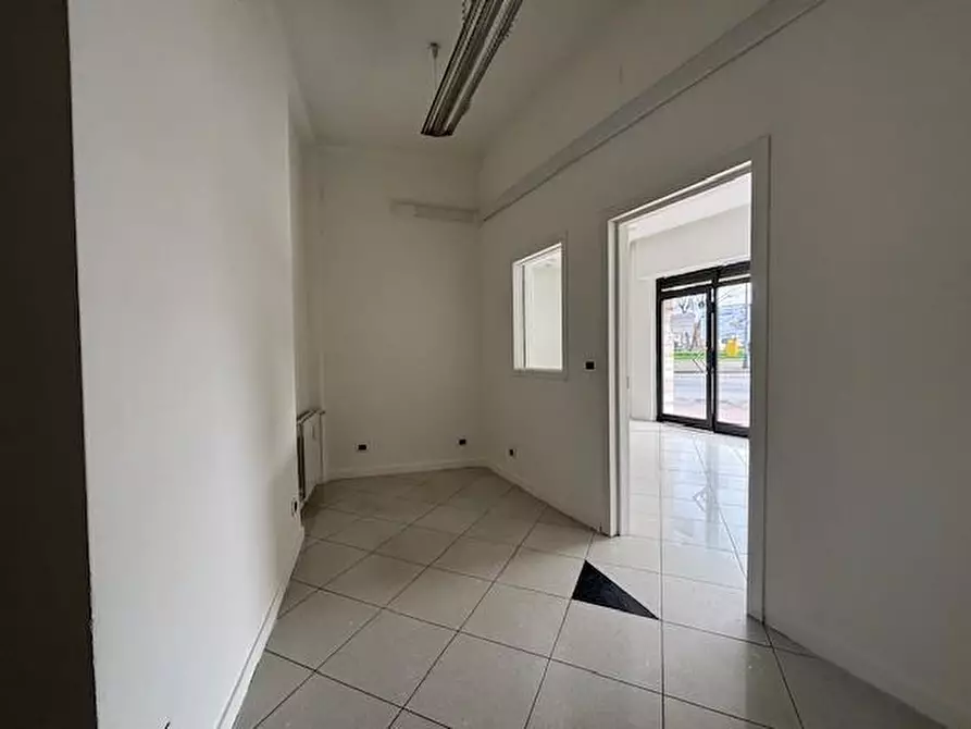 Immagine 3 di Locale commerciale in affitto  a Pisa