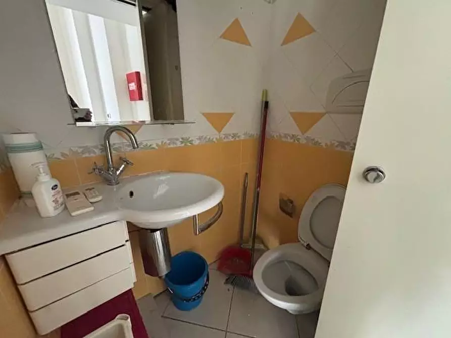 Immagine 5 di Locale commerciale in affitto  a Pisa