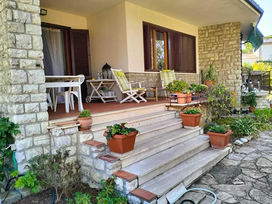 Immagine 1 di Villa in vendita  a Livorno