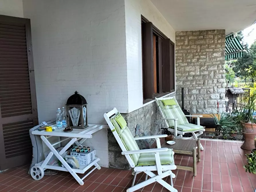 Immagine 3 di Villa in vendita  a Livorno