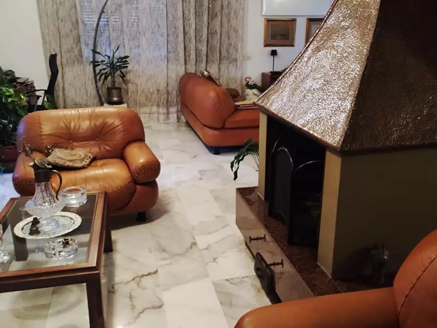 Immagine 10 di Villa in vendita  a Livorno