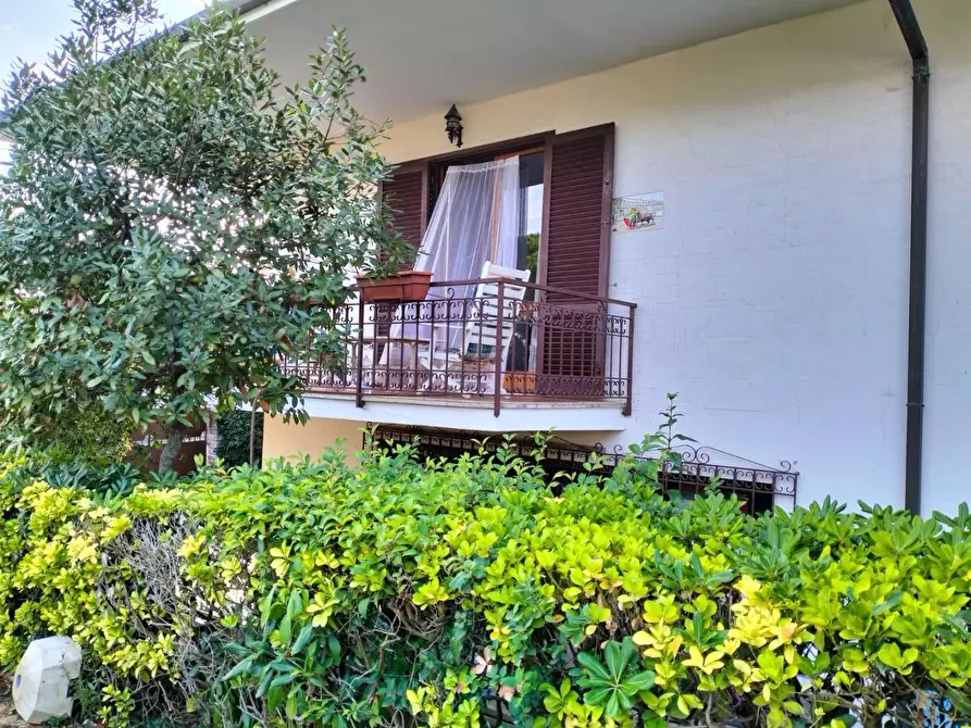 Immagine 15 di Villa in vendita  a Livorno