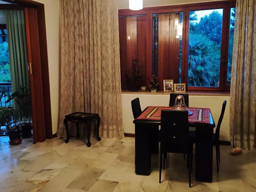 Immagine 11 di Villa in vendita  a Livorno