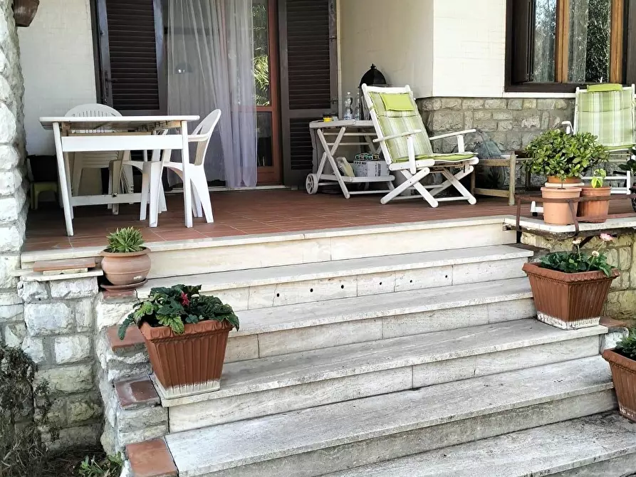 Immagine 2 di Villa in vendita  a Livorno