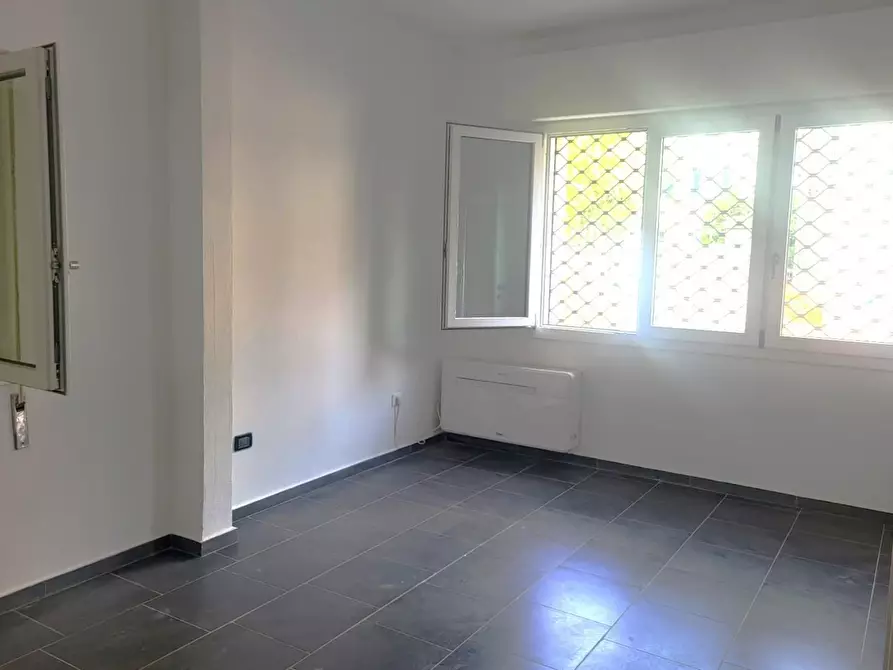 Immagine 2 di Locale commerciale in affitto  a Pisa