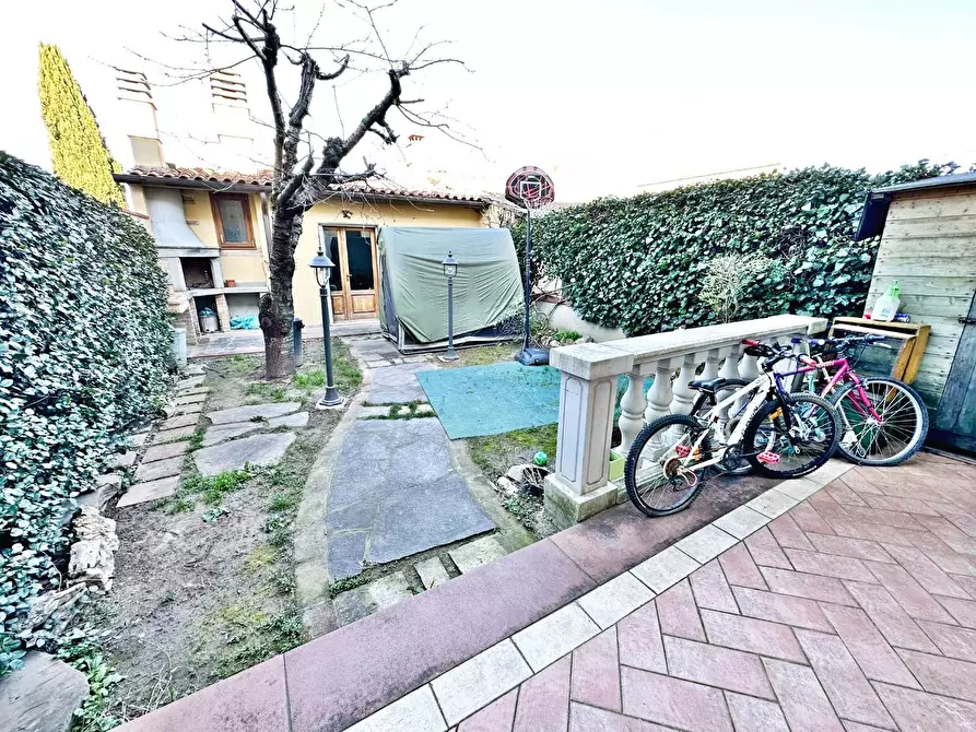 Immagine 35 di Terratetto in vendita  a Campi Bisenzio