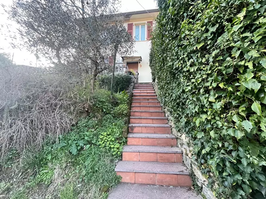 Immagine 11 di Casa bifamiliare in vendita  a Ortonovo