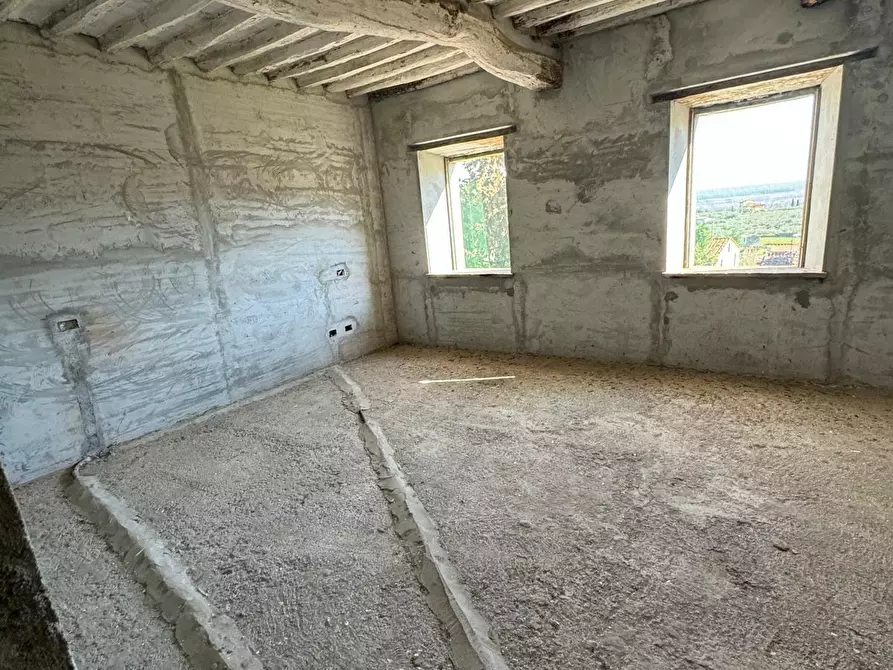 Immagine 7 di Porzione di casa in vendita  a Capannori