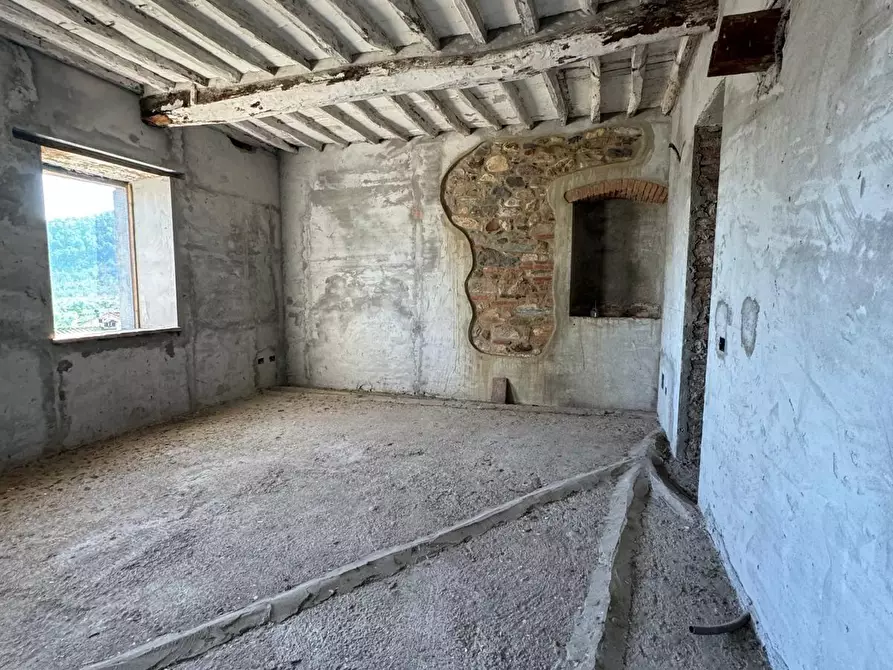 Immagine 10 di Porzione di casa in vendita  a Capannori
