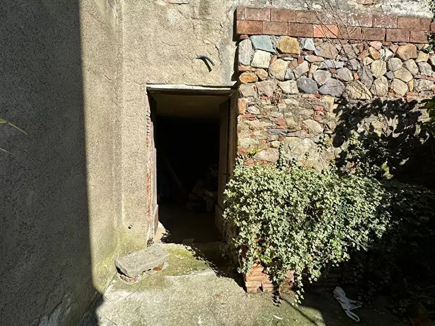 Immagine 36 di Porzione di casa in vendita  a Capannori