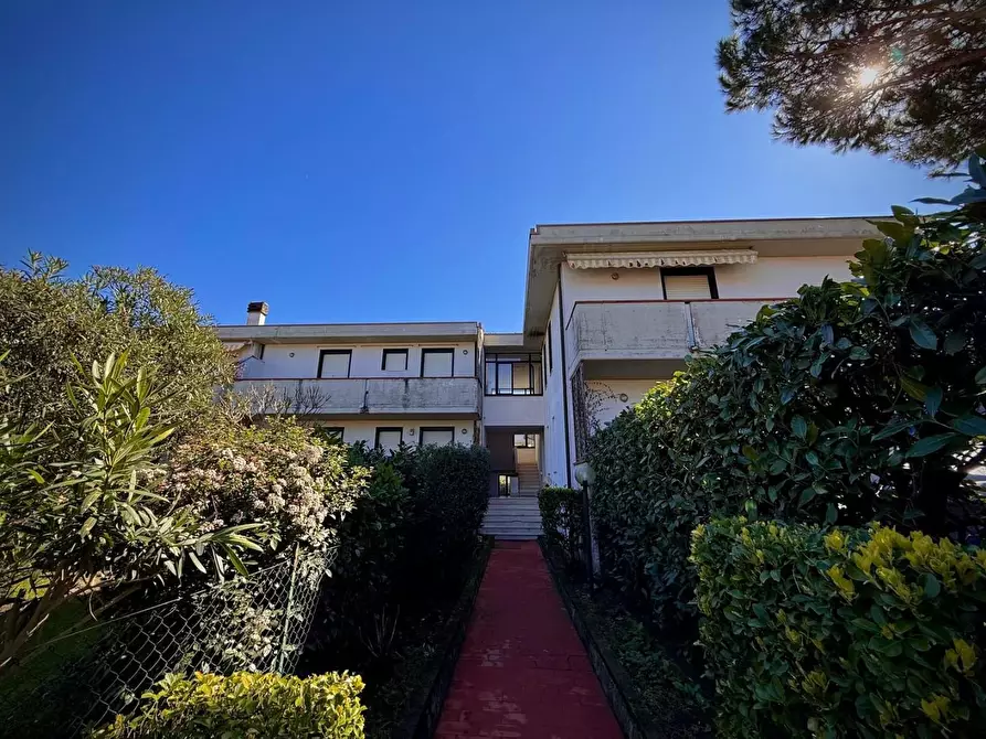 Immagine 1 di Appartamento in vendita  a Massa