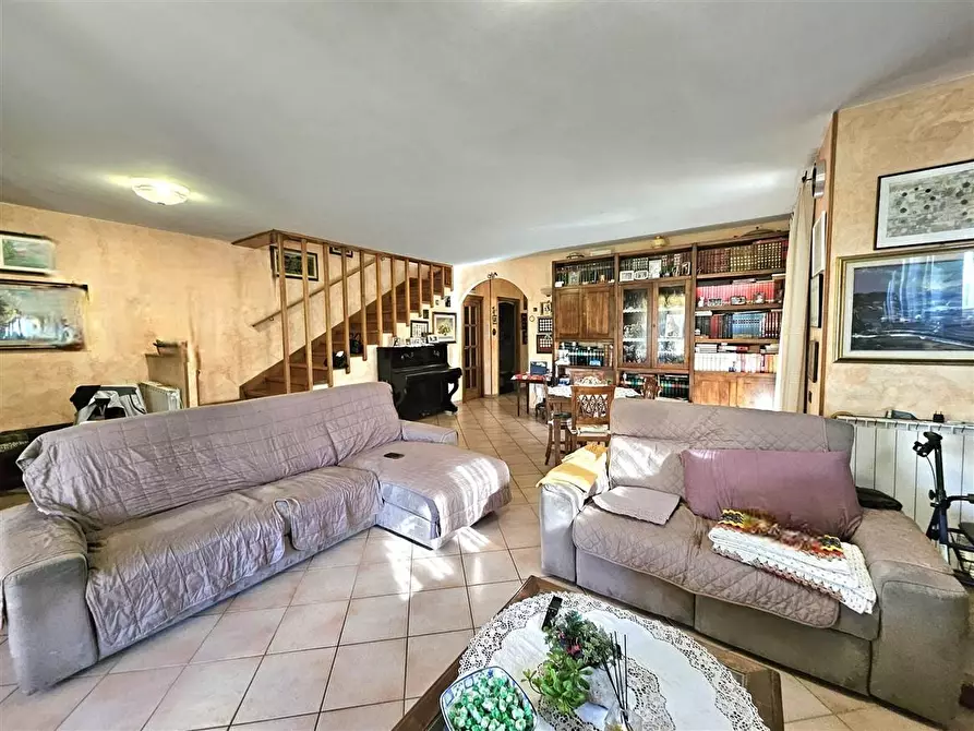 Immagine 4 di Casa quadrifamiliare in vendita  a Massa