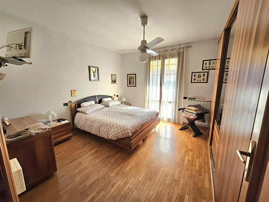 Immagine 12 di Casa quadrifamiliare in vendita  a Massa