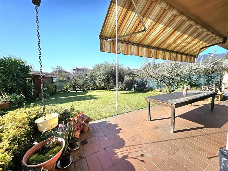 Immagine 10 di Casa quadrifamiliare in vendita  a Massa