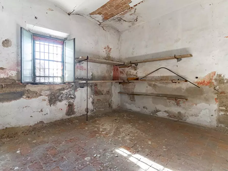 Immagine 9 di Garage in vendita  a Empoli