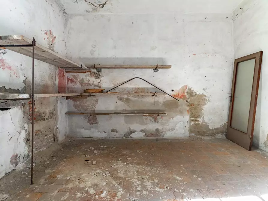 Immagine 10 di Garage in vendita  a Empoli