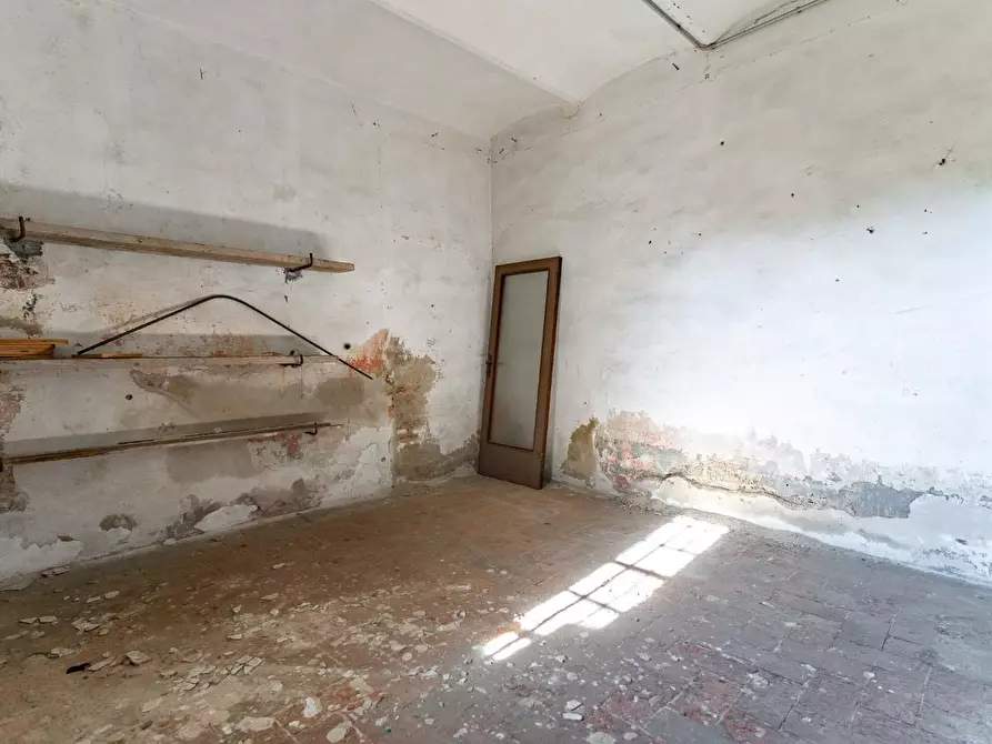 Immagine 11 di Garage in vendita  a Empoli