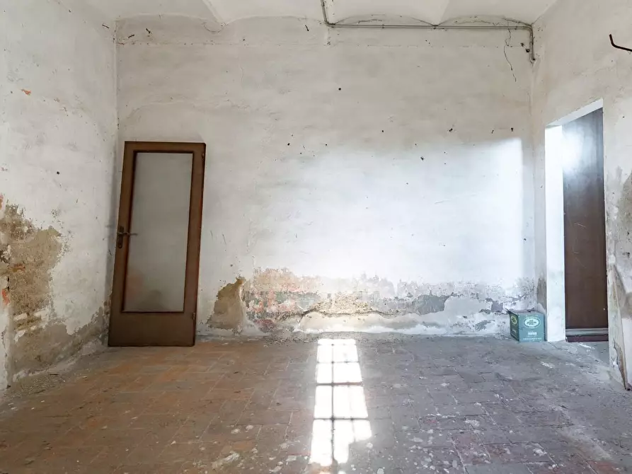 Immagine 12 di Garage in vendita  a Empoli