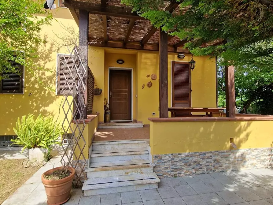 Immagine 2 di Villetta a schiera in vendita  a Carrara