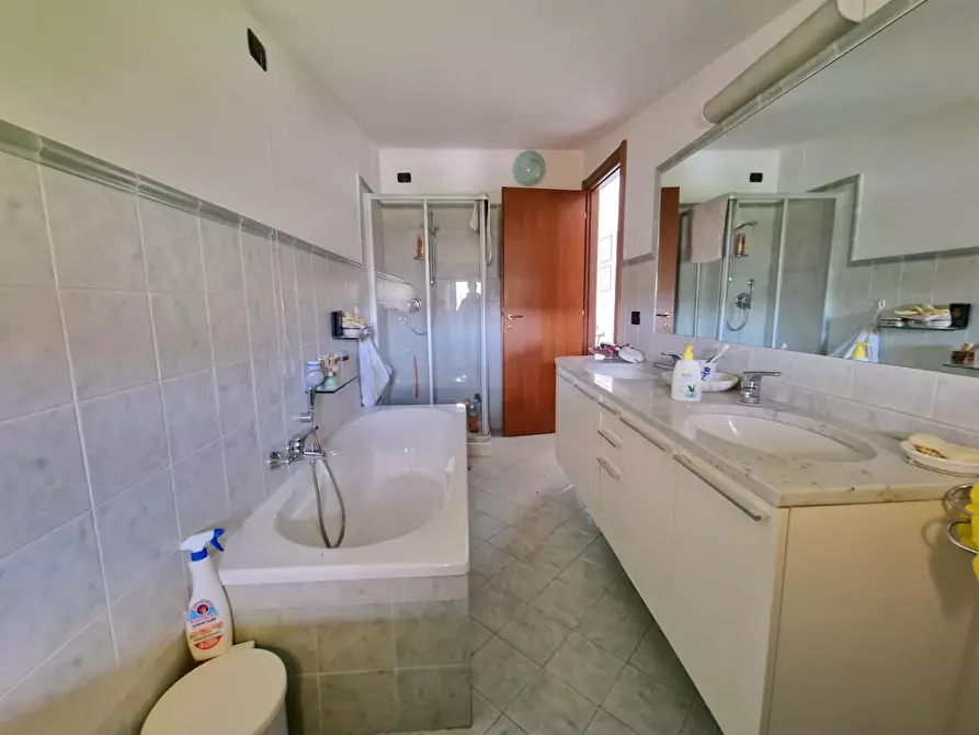 Immagine 9 di Villetta a schiera in vendita  a Carrara