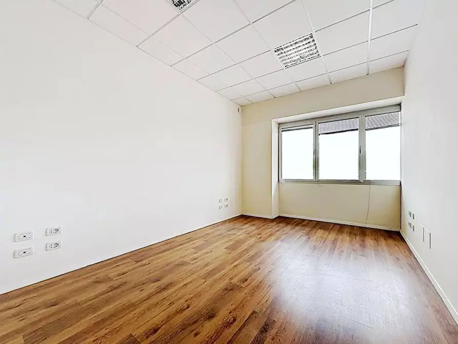 Immagine 1 di Ufficio in affitto  a Pontedera