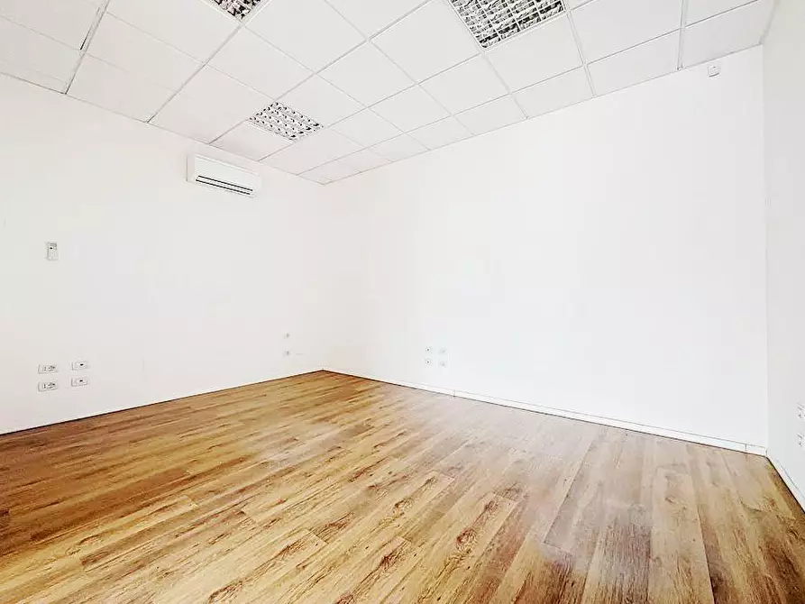 Immagine 3 di Ufficio in affitto  a Pontedera