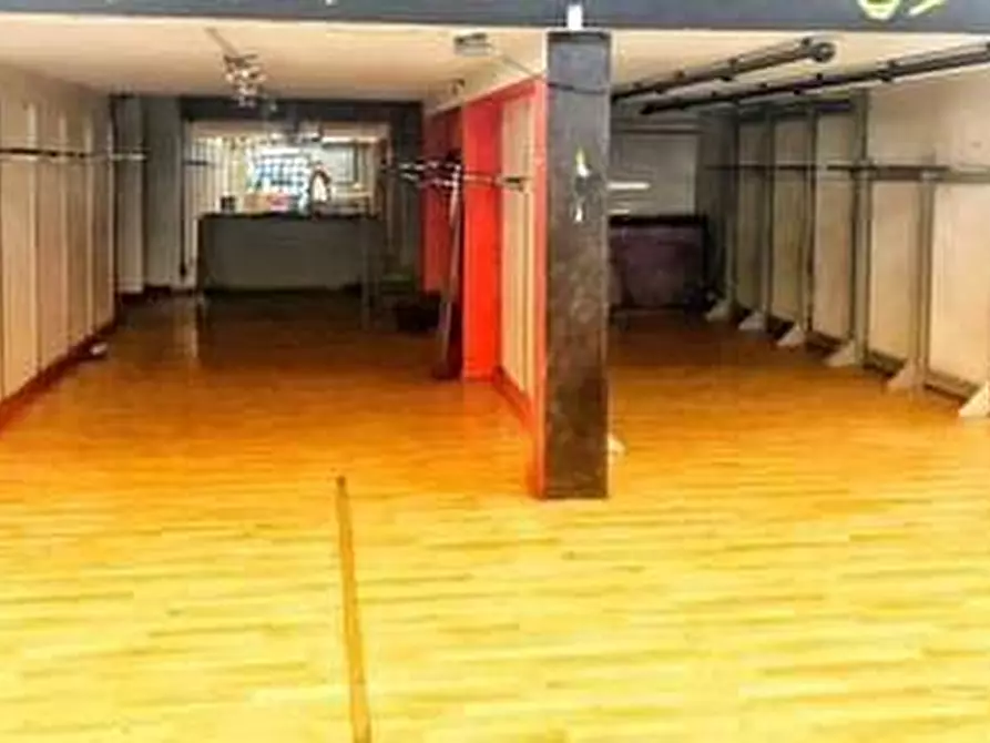 Immagine 12 di Locale commerciale in affitto  a Santa Croce Sull'arno