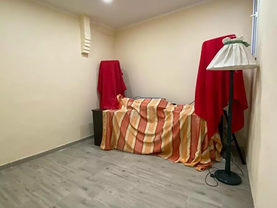 Immagine 20 di Locale commerciale in vendita  a Capraia E Limite