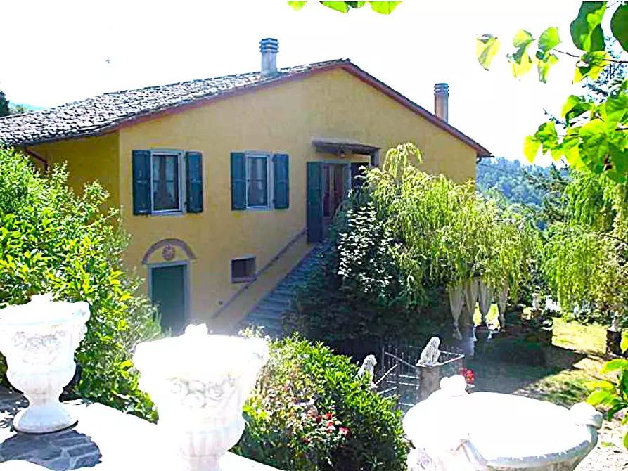 Immagine 1 di Villa in vendita  a Vaglia