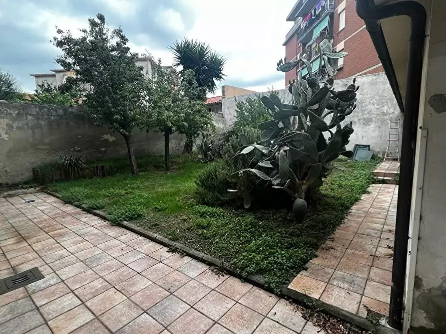 Immagine 7 di Locale commerciale in affitto  a Livorno